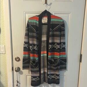 Colorful Geometric Patterned Cardigan Billabong  sweater light & cozy w/2 pock